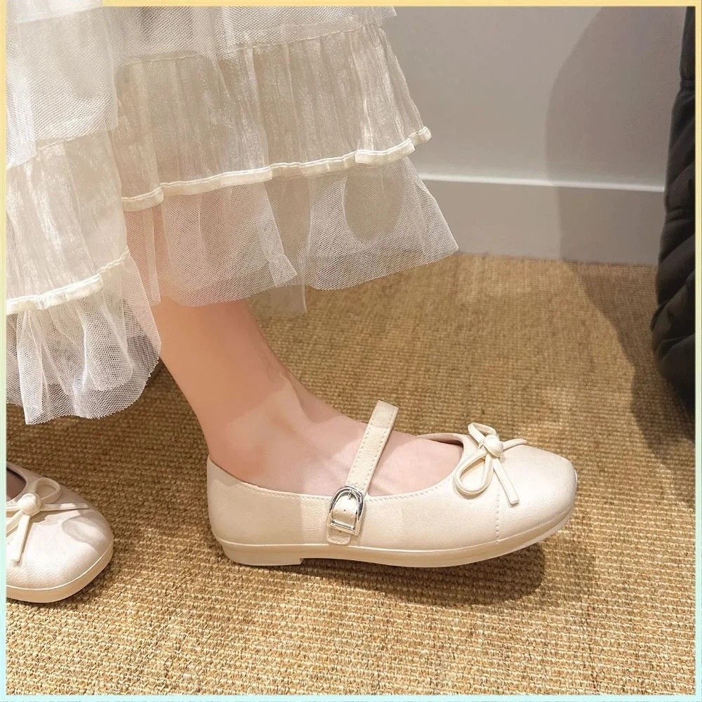 上品なパールとリボンがアクセントの女性用サンダル。滑り止め加 - Sandals のレビューと価格